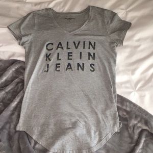 •Calvin Klein TEE•